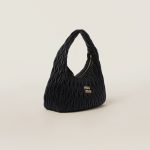 Maxi wander matelassé nappa leather hobo bag - Image 3