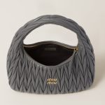 Large wander matelassé nappa leather hobo bag - Image 6