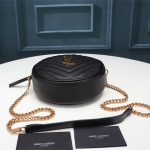 VINYLE ROUND CAMERA BAG IN CHEVRON-QUILTED GRAIN DE POUDRE EMBOSSED LEATHER - Image 4