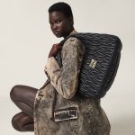 Maxi wander matelassé nappa leather hobo bag - Image 5