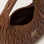 Large wander matelassé nappa leather hobo bag - Image 5