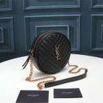 VINYLE ROUND CAMERA BAG IN CHEVRON-QUILTED GRAIN DE POUDRE EMBOSSED LEATHER - Image 3